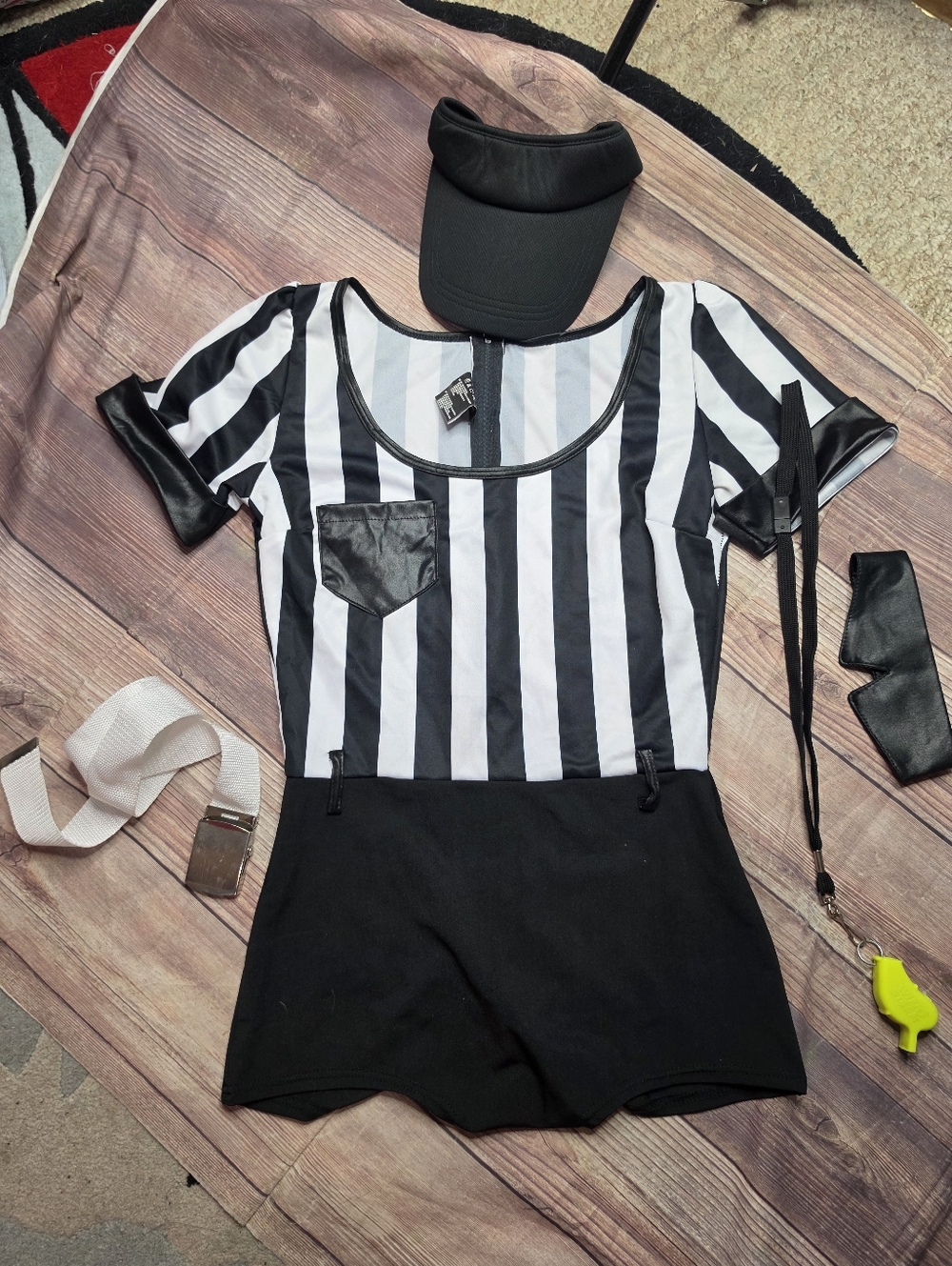 Leg Avenue No Rules Referee Costume - Picture 2 of 6
